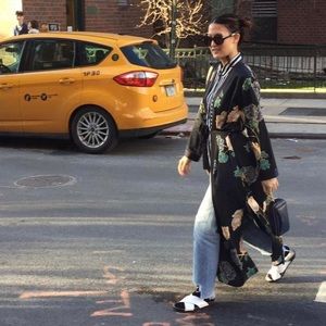 Super Rare H&M Women’s Floral Patterned Satin Kimono Coat Size 4 Black